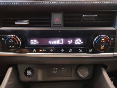 Used 2025 Nissan Rogue SV w/ SV Premium Package FWD image 19