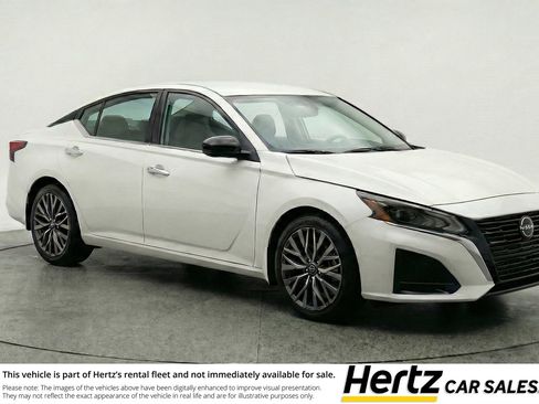 Used 2025 Nissan Altima 2.5 SV FWD image 1