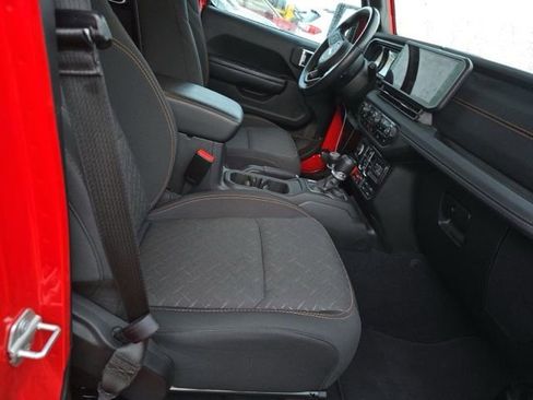 Used 2024 Jeep Gladiator Mojave w/ Convenience Group image 13