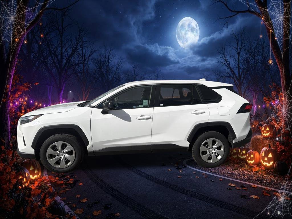 Used 2023 Toyota RAV4 LE AWD/4WD image 2