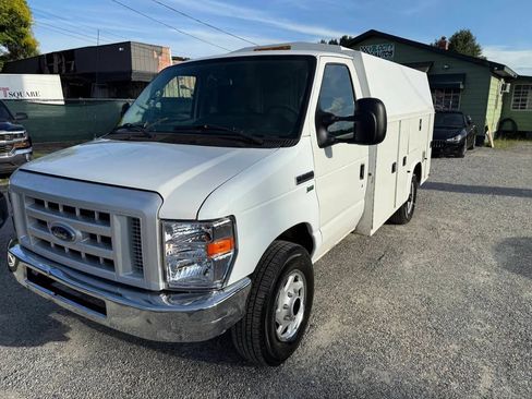 Used 2018 Ford E-350 and Econoline 350 Super Duty w/ Power Windows & Locks Group image 8