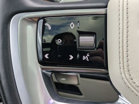 Used 2022 Land Rover Range Rover Long Wheelbase SE image 16