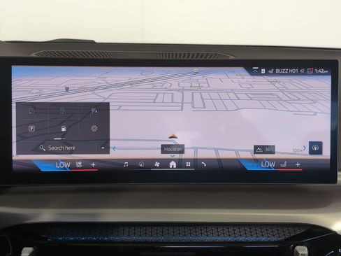 Used 2026 BMW 330i Sedan w/ M Sport Package image 25