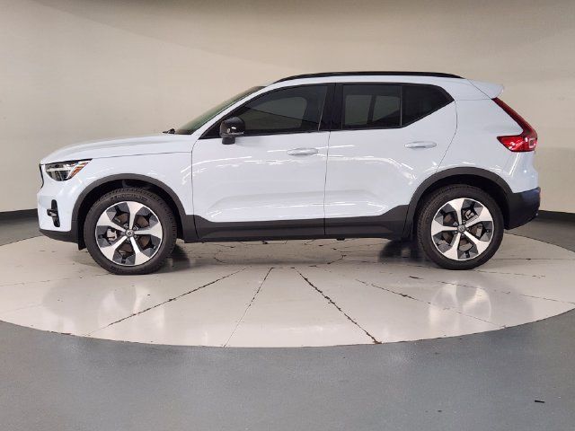 Certified 2026 Volvo XC40 B5 Plus w/ Protection Package Premier AWD/4WD image 5