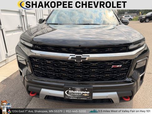 Used 2024 Chevrolet Traverse Z71 w/ Enhanced Driving Package AWD/4WD image 2