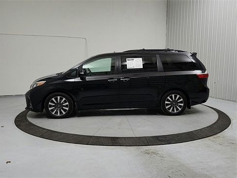 Used 2020 Toyota Sienna Limited Premium image 4