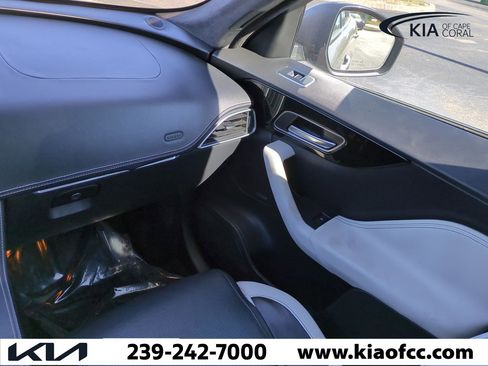 Used 2019 Jaguar F-PACE S image 16