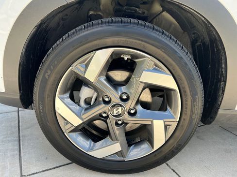 Certified 2025 Hyundai Venue SEL FWD image 25