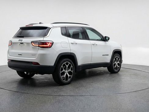 Used 2025 Jeep Compass Limited AWD/4WD image 9