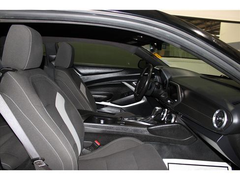 Used 2016 Chevrolet Camaro SS image 15
