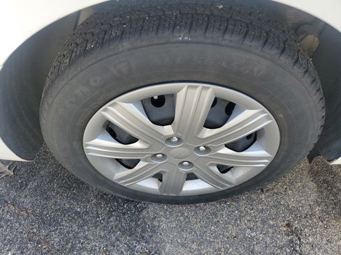 Used 2023 Kia Rio LX image 9