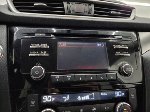 Used 2016 Nissan Rogue SV image 43