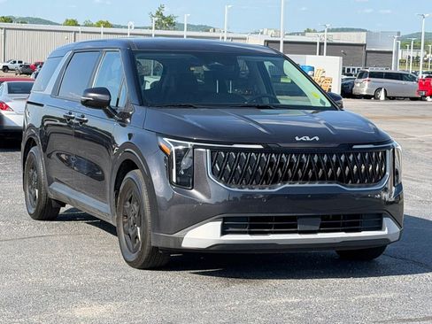 Used 2025 Kia Carnival LX FWD image 2