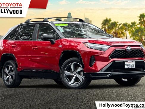 Used 2022 Toyota RAV4 SE w/ Weather & Moonroof Package AWD/4WD image 1