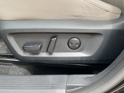 Used 2025 Nissan Rogue SV FWD image 11