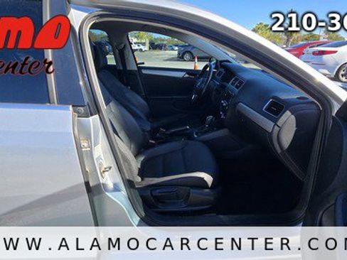 Used 2012 Volkswagen Jetta SEL image 15