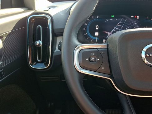 Certified 2025 Volvo XC40 B5 Core image 21