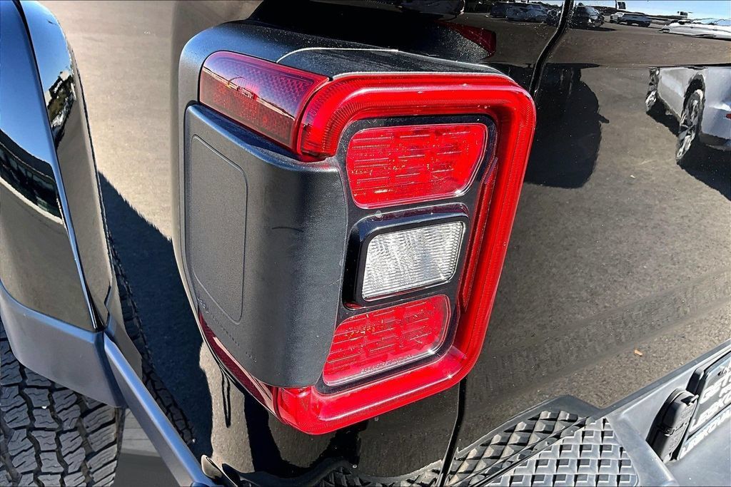Used 2020 Jeep Gladiator Overland AWD/4WD image 30