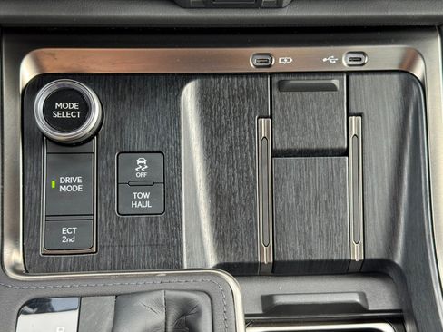 Used 2024 Lexus GX 550 w/ Cold Area Package AWD/4WD image 31