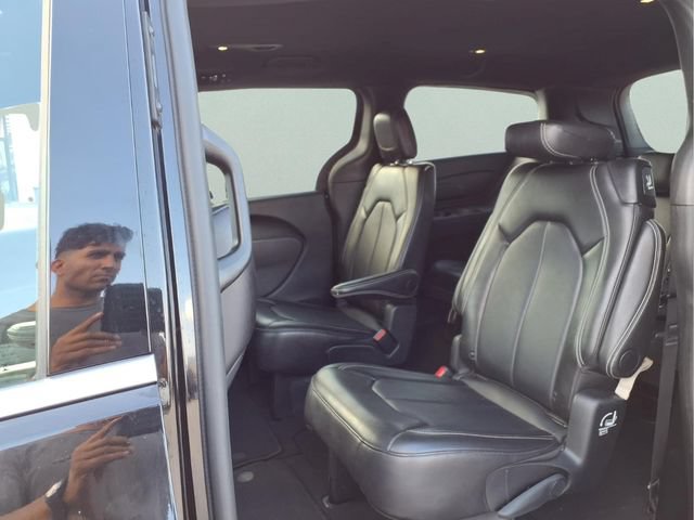 Used 2025 Chrysler Pacifica Select FWD image 17
