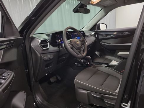 Used 2025 Chevrolet TrailBlazer LT FWD image 12