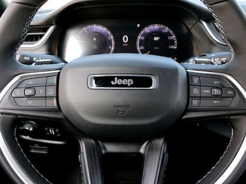 New 2025 Jeep Grand Cherokee L Laredo image 11