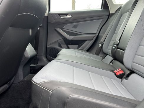 Used 2025 Volkswagen Jetta SE image 27