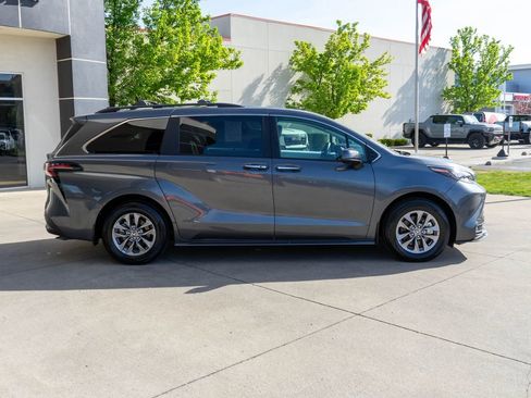 Used 2025 Toyota Sienna XLE w/ XLE Plus Package AWD/4WD image 8