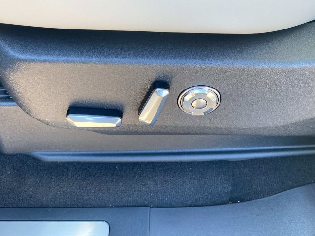 New 2026 Lincoln Navigator Reserve AWD/4WD image 13