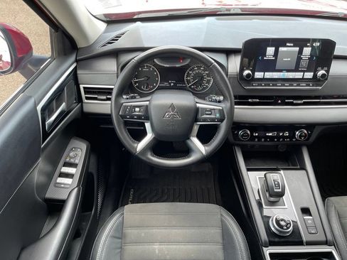 Used 2023 Mitsubishi Outlander SE AWD/4WD image 15