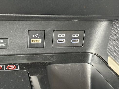 Used 2025 Toyota Camry SE image 19