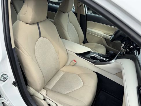 Used 2022 Toyota Camry LE image 8