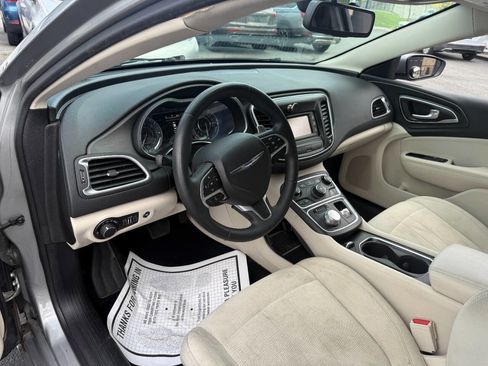 Used 2015 Chrysler 200 Limited w/ Convenience Group FWD image 10