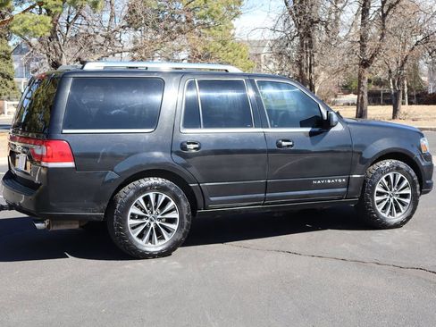 Used 2015 Lincoln Navigator 4WD image 4