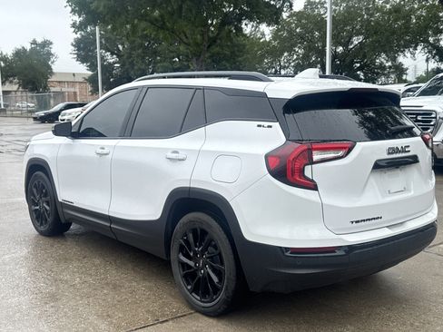 Used 2024 GMC Terrain SLE w/ Driver Convenience Package FWD image 11