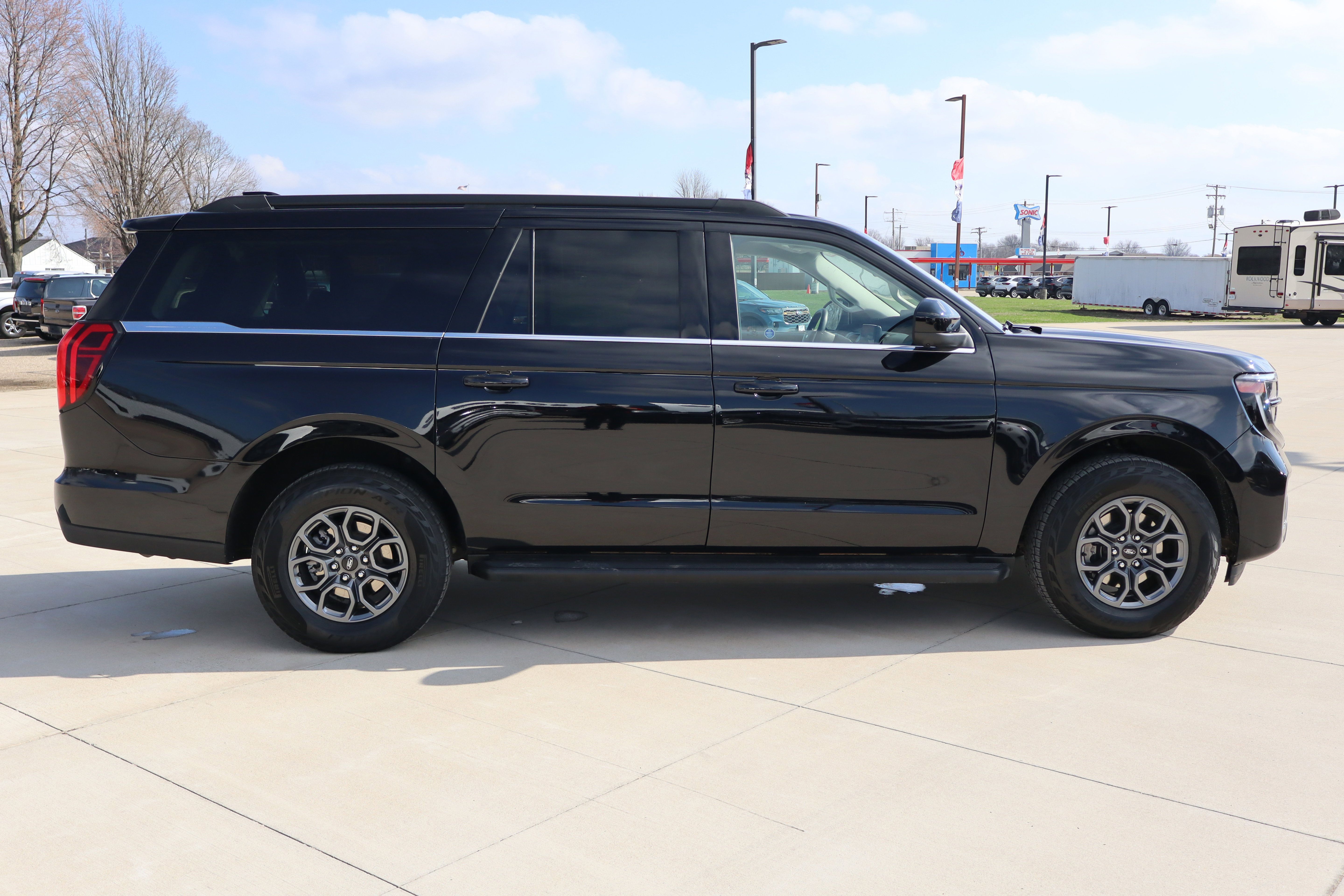 Used 2025 Ford Expedition Max Active AWD/4WD image 5