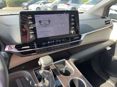 Used 2023 Toyota Sienna XLE image 25