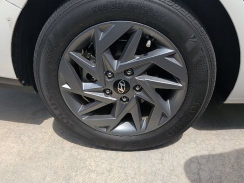 Certified 2024 Hyundai Elantra Blue FWD image 6