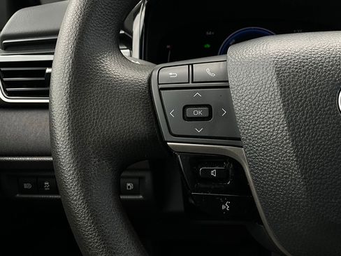 Used 2025 Toyota Camry LE image 32