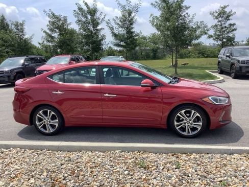 Used 2017 Hyundai Elantra Limited w/ Limited Tech Package 04 FWD image 4