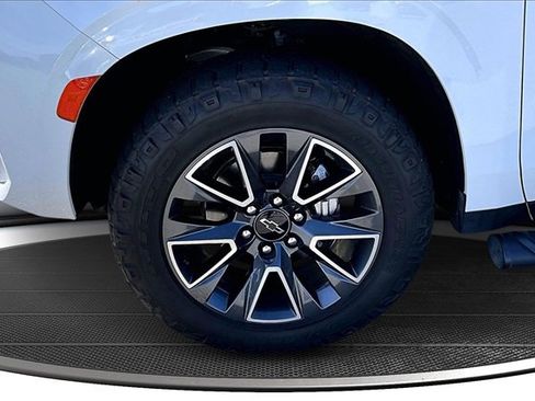 Used 2021 Chevrolet Tahoe Z71 w/ Z71 Off-Road Package image 35