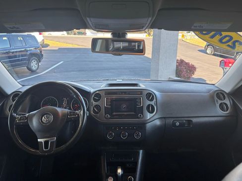 Used 2016 Volkswagen Tiguan S image 9