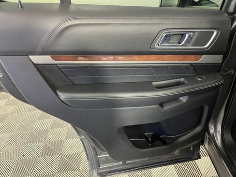 Used 2018 Ford Explorer Platinum AWD/4WD image 11