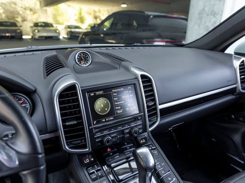 Used 2013 Porsche Cayenne Diesel AWD/4WD image 42