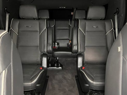 Used 2023 Cadillac Escalade Premium Luxury image 31