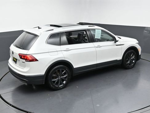 Used 2023 Volkswagen Tiguan SE w/ Panoramic Sunroof Package image 44