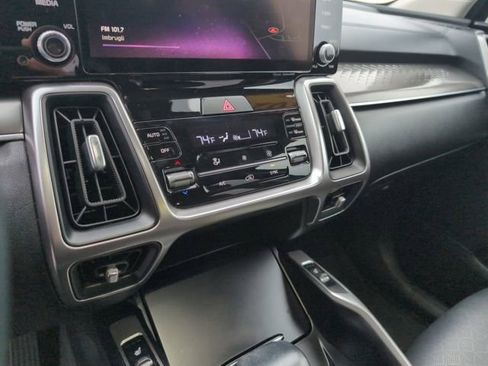 Used 2022 Kia Sorento S w/ Panoramic Sunroof Package image 21