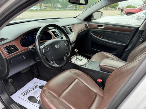 Used 2013 Hyundai Genesis 3.8 w/ Premium Pkg RWD image 10