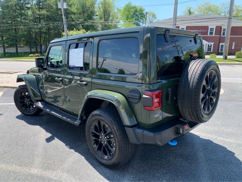 Used 2024 Jeep Wrangler Unlimited Sahara AWD/4WD image 4