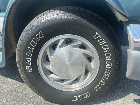 Used 1997 Ford E-150 and Econoline 150 image 40